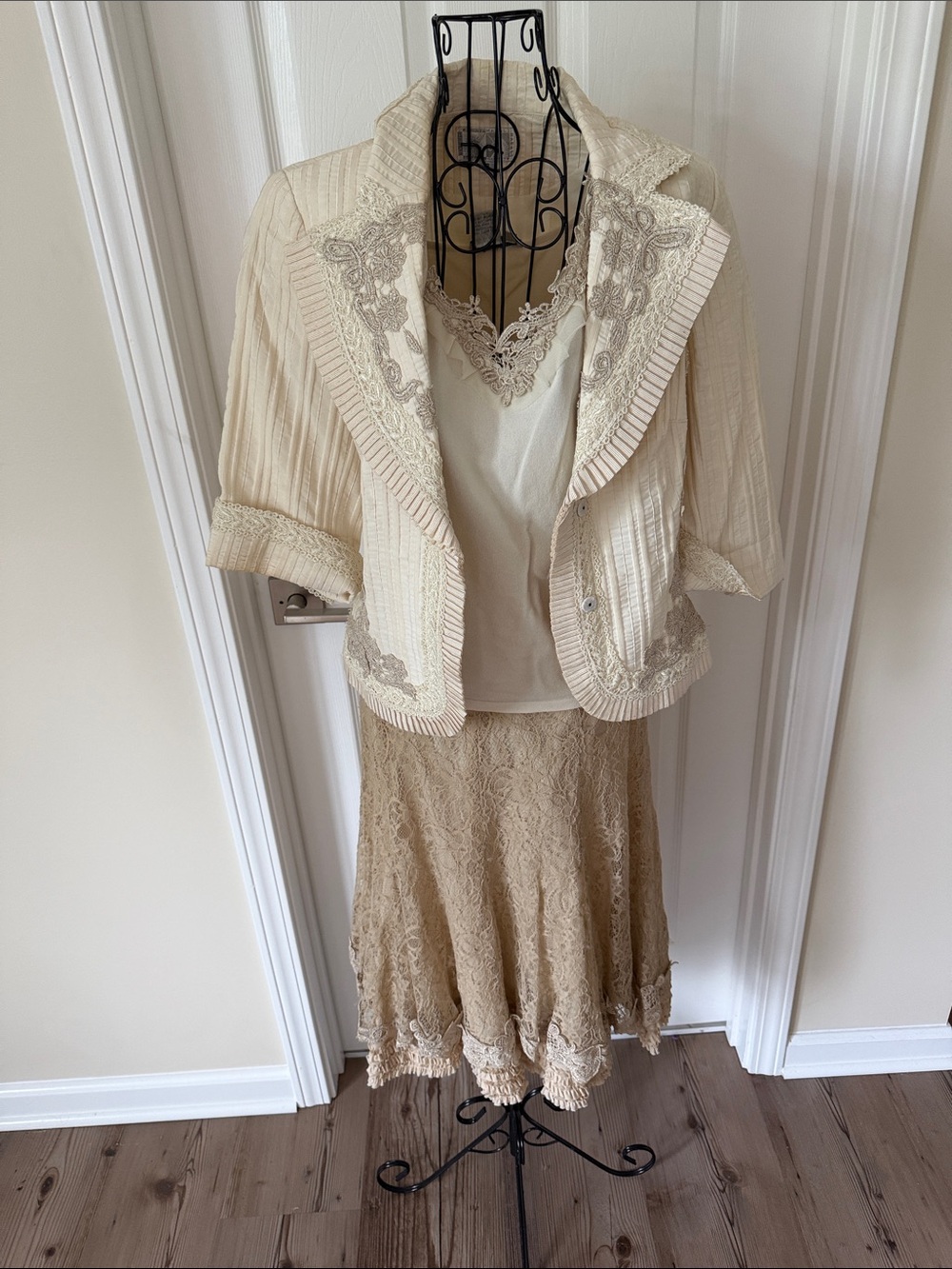Cream Lace-Trim A-Line Skirt - Elegant Women's Skirt
